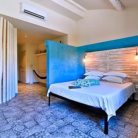 Le Mas Des Brune Bed & Breakfast