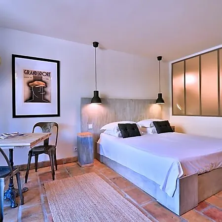 Bed & Breakfast Le Mas Des Brune 4*