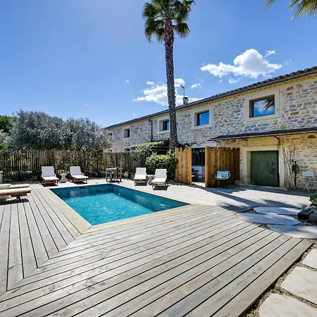 Des Brunes 4* Saint-Laurent-dʼAigouze