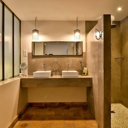 Couette-café Des Brunes Saint-Laurent-dʼAigouze