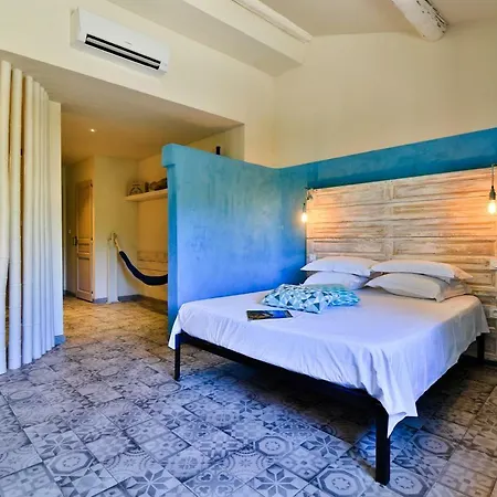 Des Brunes Couette-café Saint-Laurent-dʼAigouze